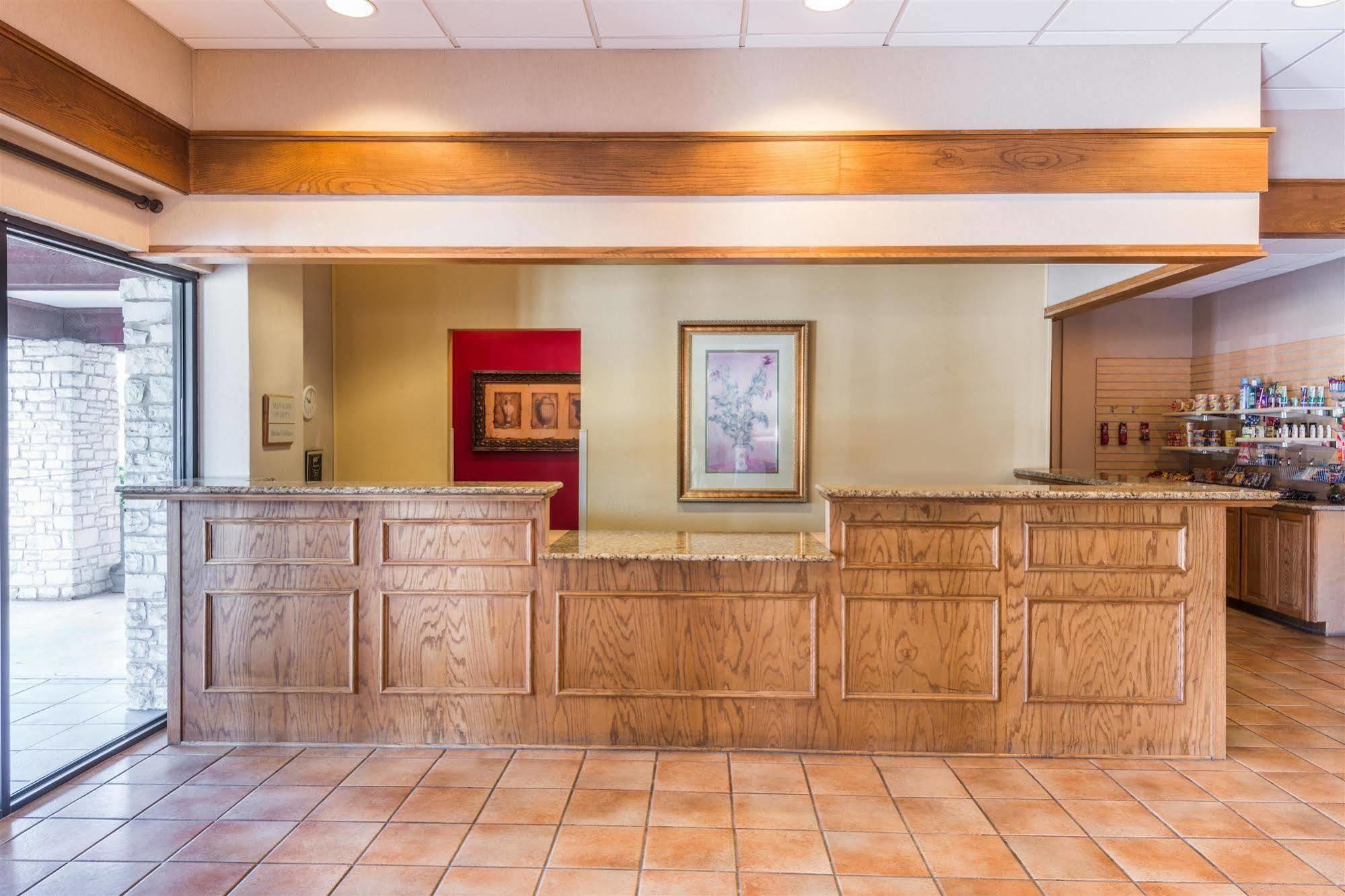 Ramada New Braunfels Hotel Exterior photo